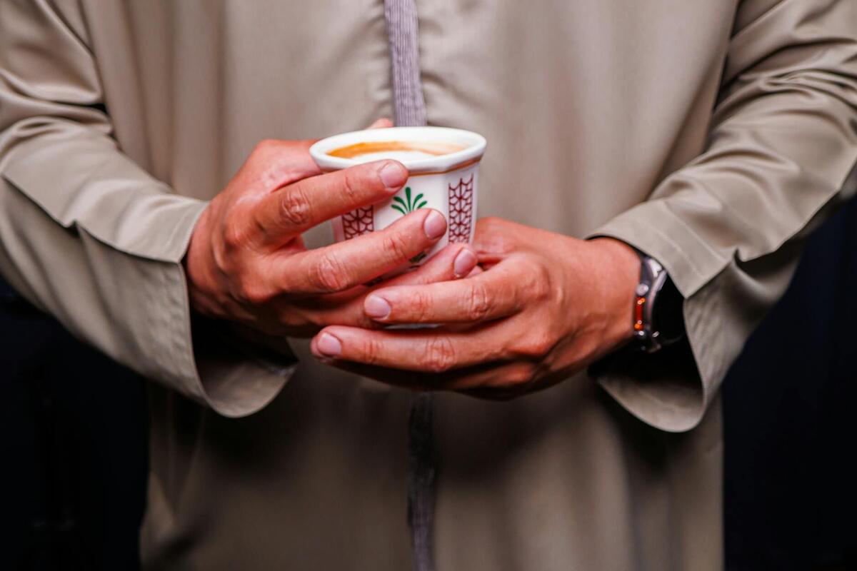 Le café algérien — symbole de l'hospitalité et des longues conversations algériennes